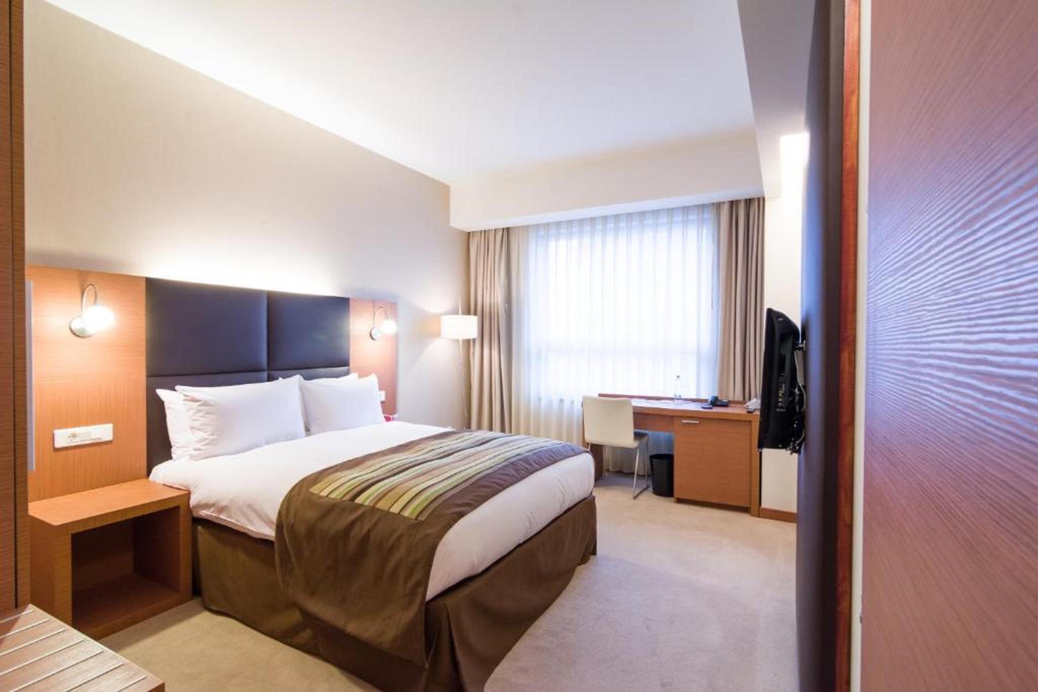 Ramada by Wyndham Oradea Hotel Exterior foto