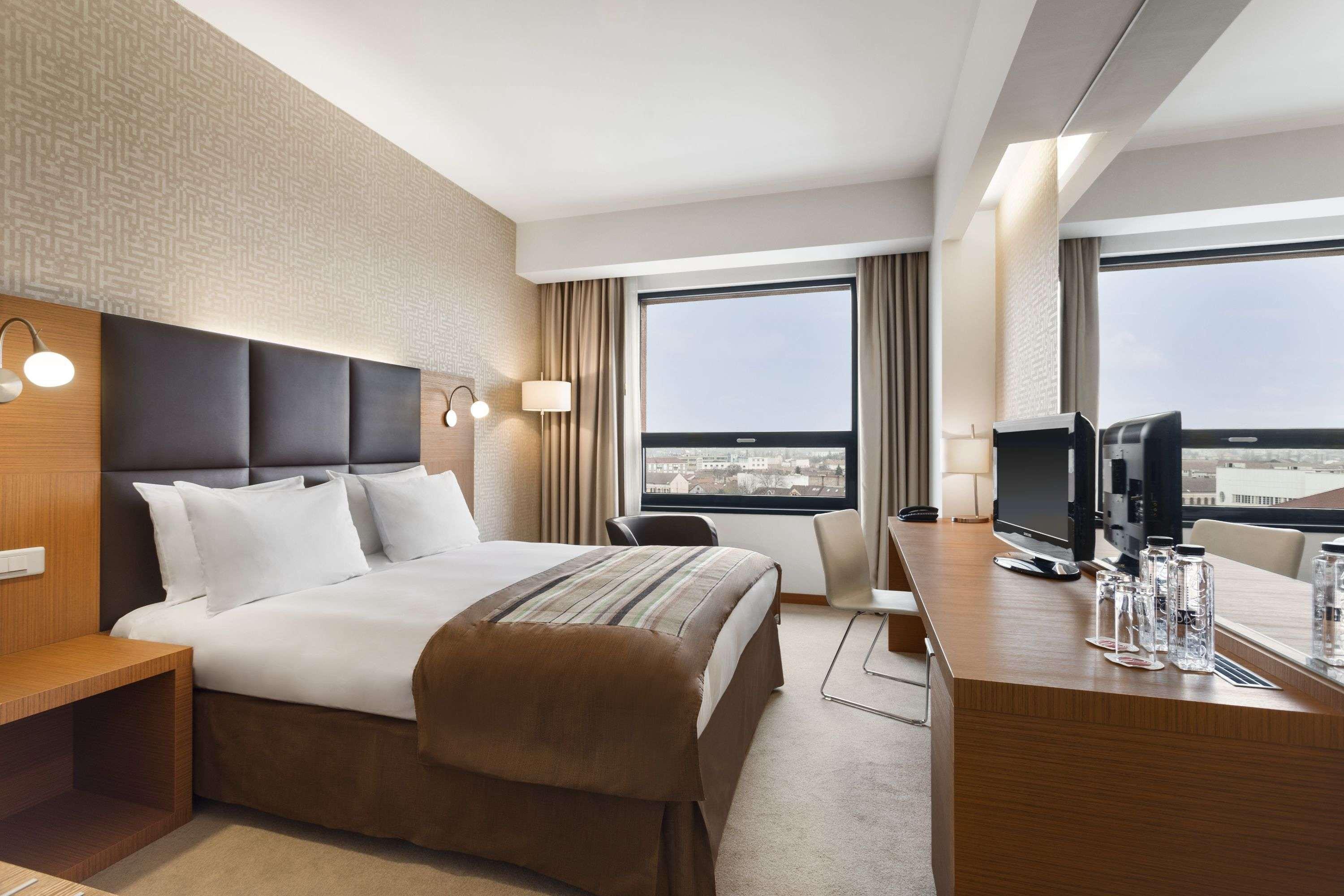Ramada by Wyndham Oradea Hotel Exterior foto