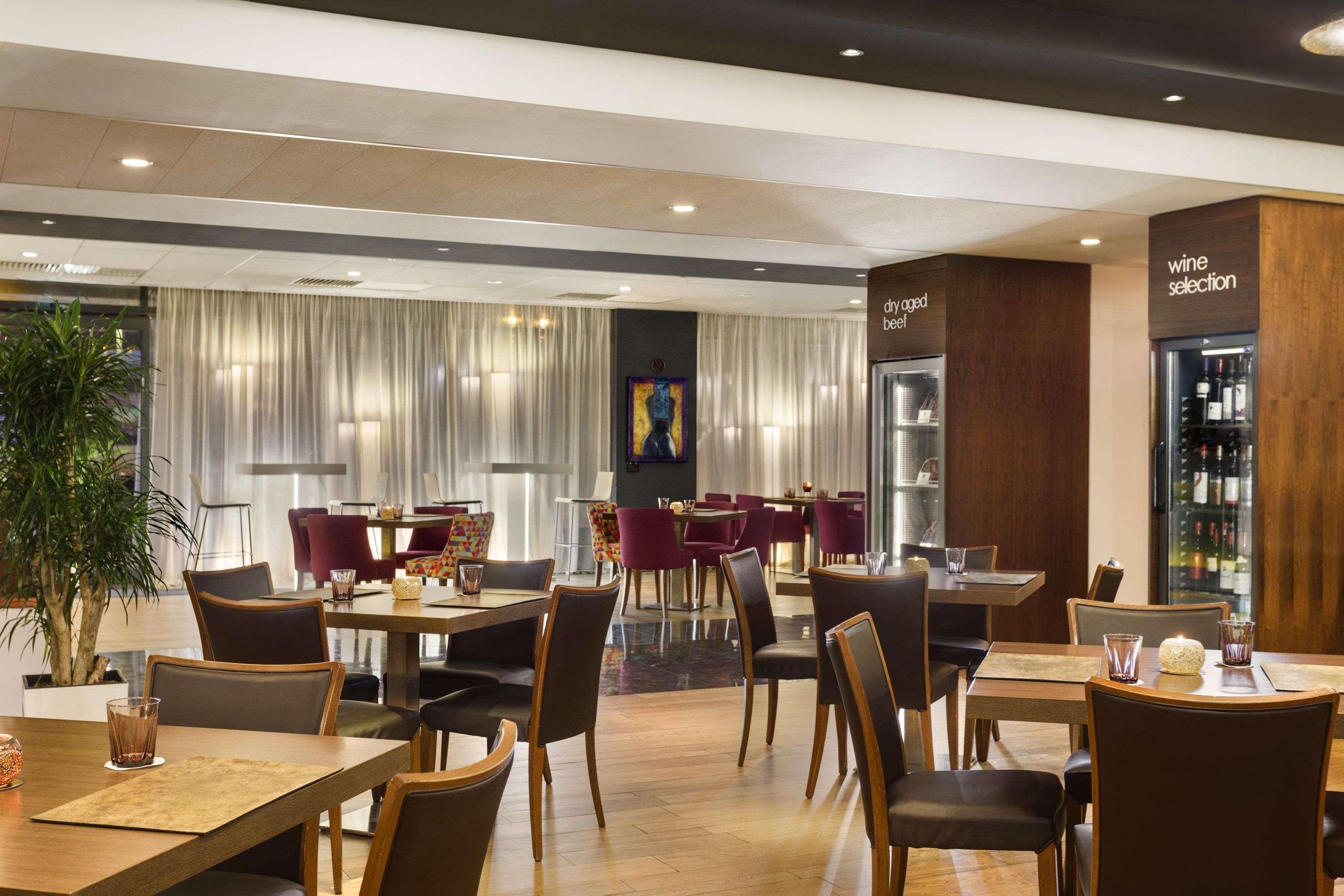 Ramada by Wyndham Oradea Hotel Exterior foto