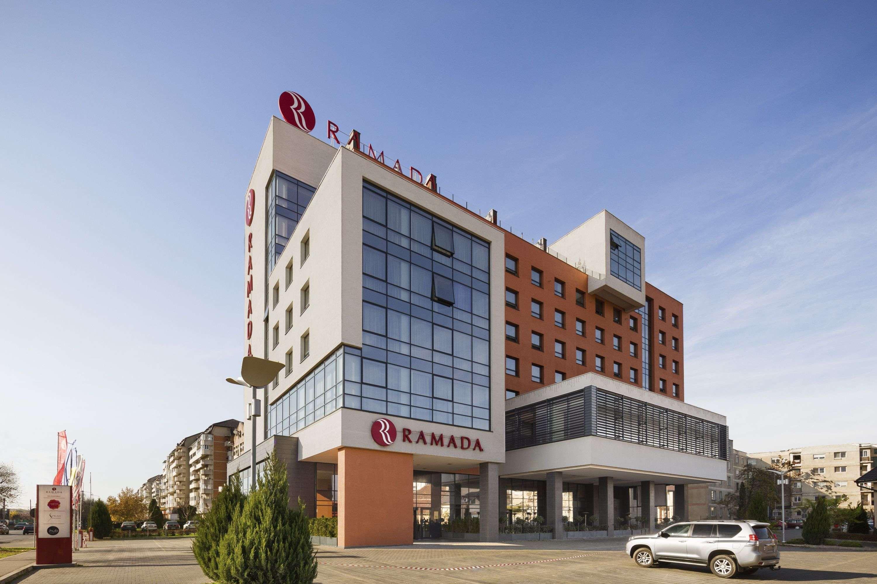 Ramada by Wyndham Oradea Hotel Exterior foto
