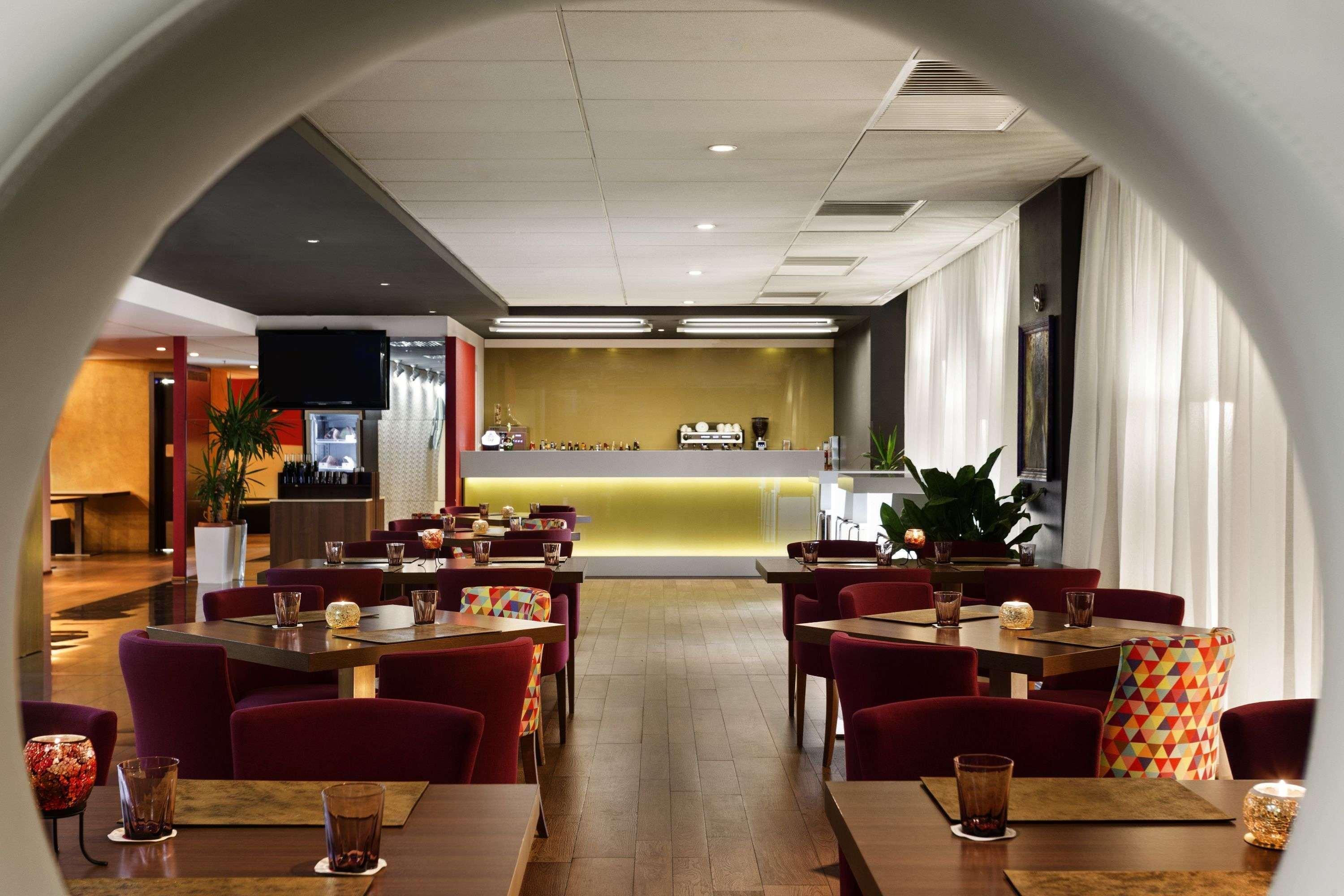 Ramada by Wyndham Oradea Hotel Exterior foto