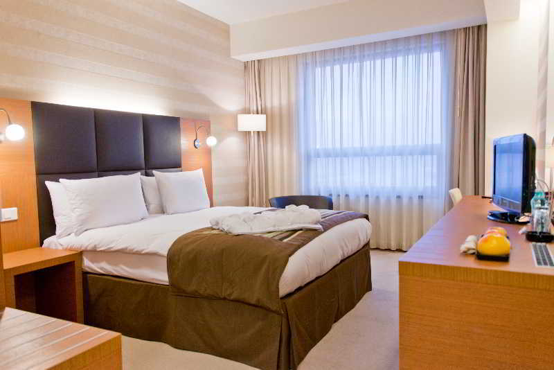 Ramada by Wyndham Oradea Hotel Exterior foto