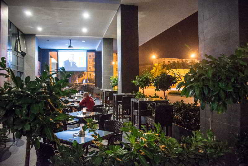 Ramada by Wyndham Oradea Hotel Exterior foto