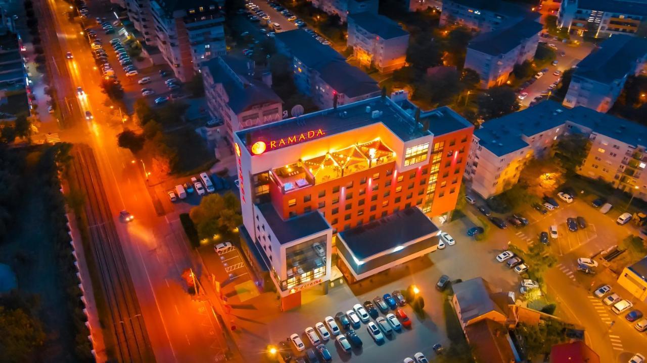 Ramada by Wyndham Oradea Hotel Exterior foto