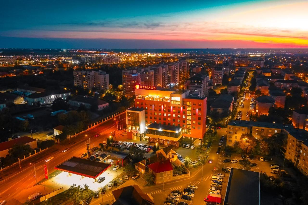 Ramada by Wyndham Oradea Hotel Exterior foto