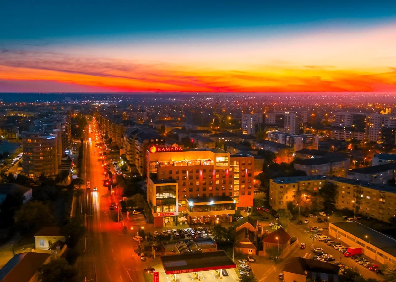 Ramada by Wyndham Oradea Hotel Exterior foto