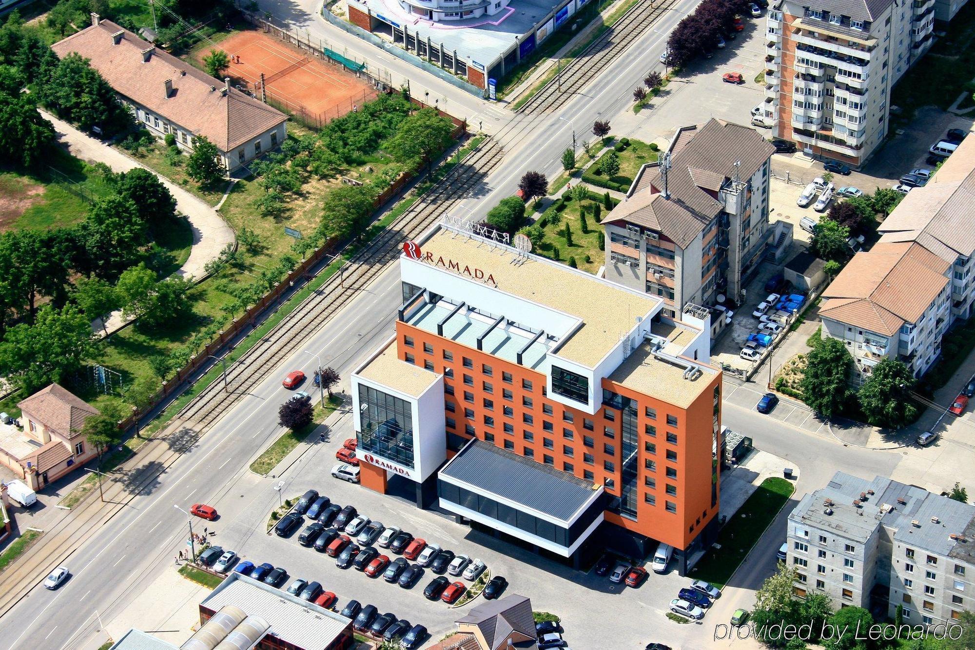 Ramada by Wyndham Oradea Hotel Exterior foto