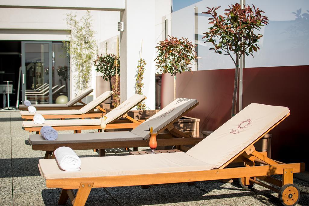 Ramada by Wyndham Oradea Hotel Exterior foto