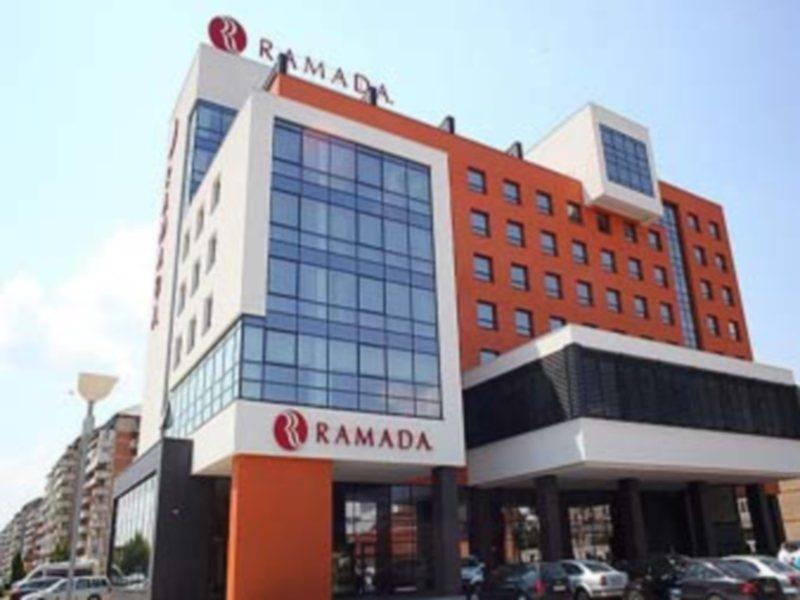 Ramada by Wyndham Oradea Hotel Exterior foto