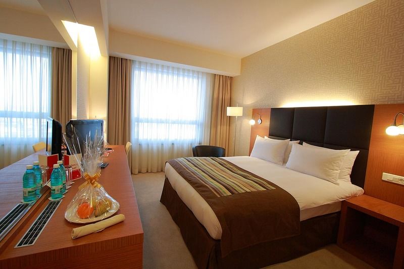 Ramada by Wyndham Oradea Hotel Cameră foto