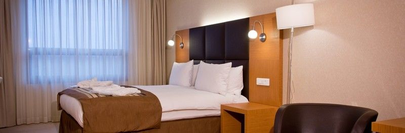 Ramada by Wyndham Oradea Hotel Exterior foto