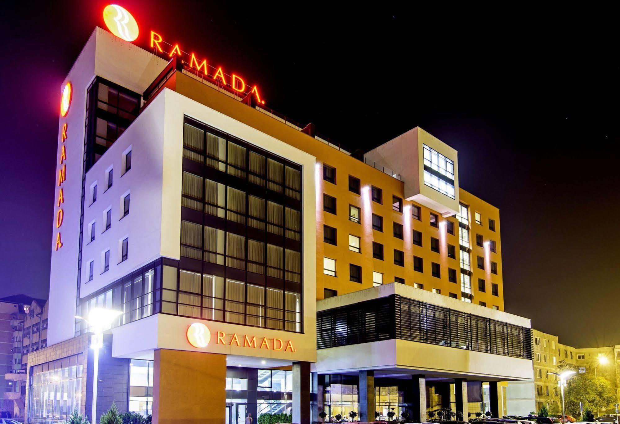 Ramada by Wyndham Oradea Hotel Exterior foto